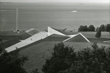 Maarjamäe memoriaal, panoraamvaade. Arhitekt Allan Murdmaa, obelisk Mart Port; skulptor Matti Varik; reljeefid Lembit Tolli